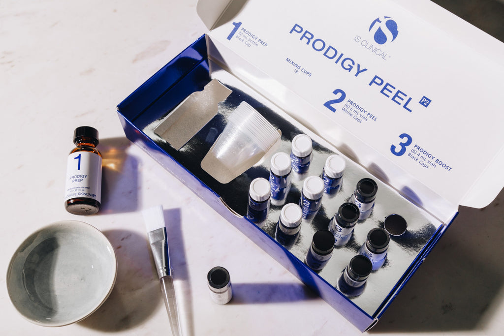 Peel da chuyên sâu giảm sắc tố và trẻ hóa da iS Clinical Prodigy Peel P2
