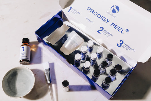 Peel da chuyên sâu giảm sắc tố và trẻ hóa da iS Clinical Prodigy Peel P2